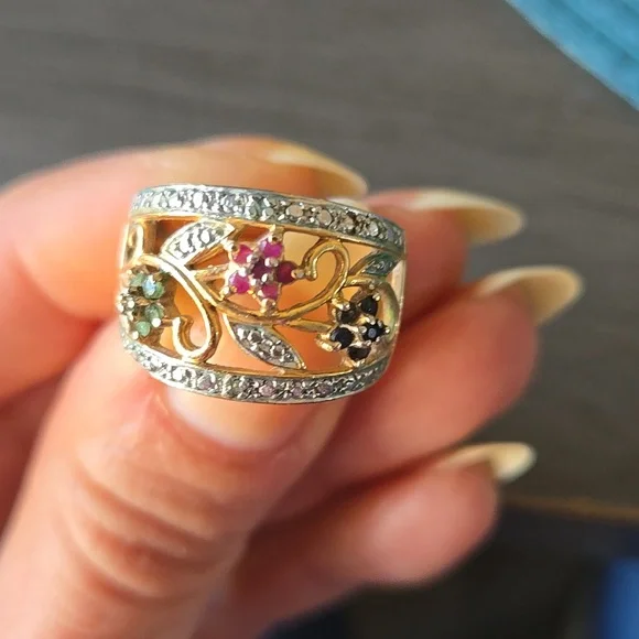 Elegant Gold and Silver Floral Ring. Size 8 - Picture 5 of 7